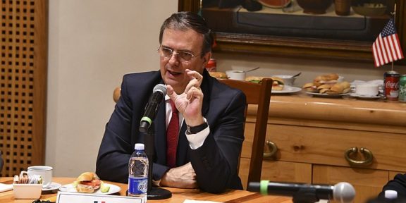 Marcelo Ebrard in bilateral meeting with Mike Pompeo