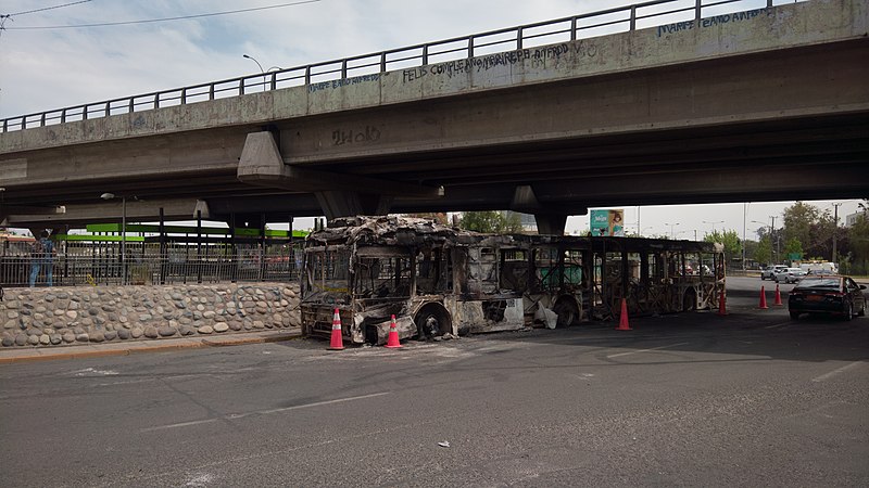 Bus burnt Santiago de Chile