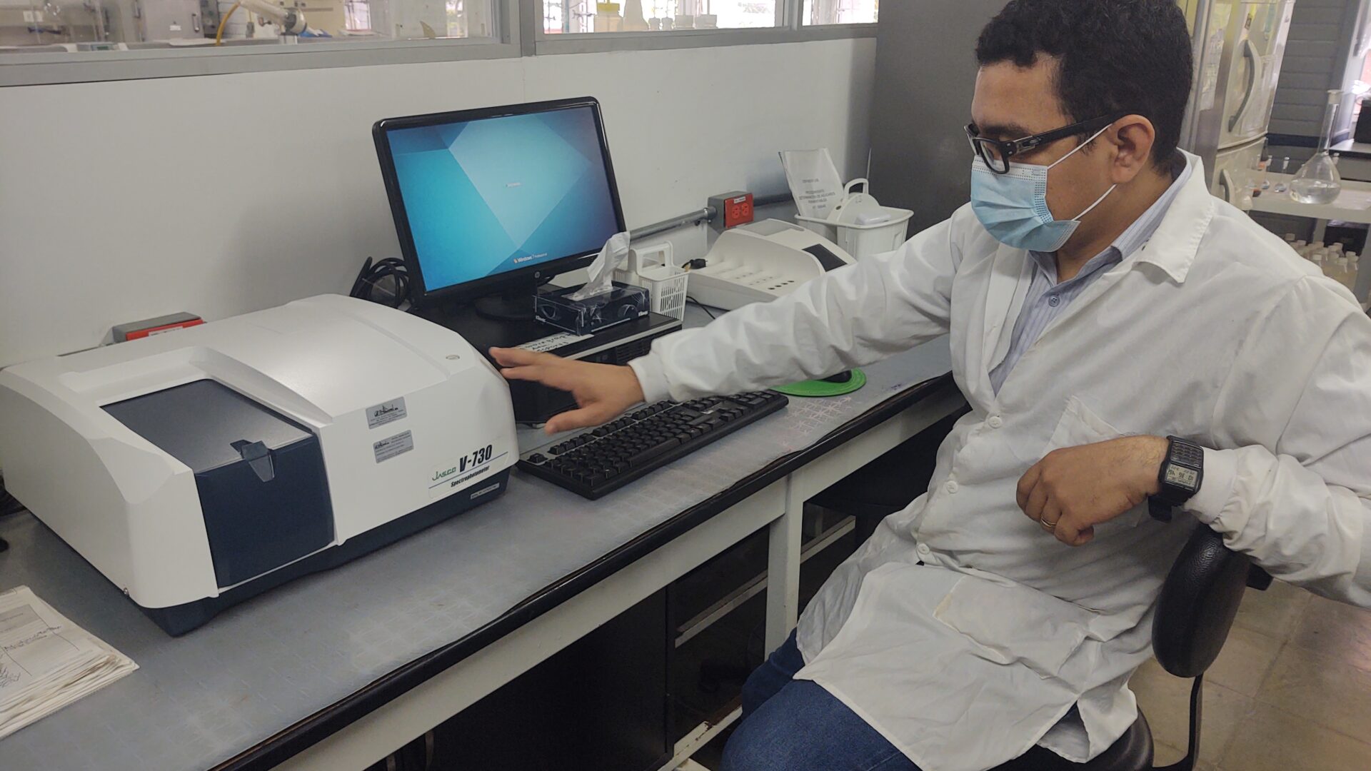 Colombia: Univalle researcher seeks to catalyze chemical reactions… and development for his Indigenous community
