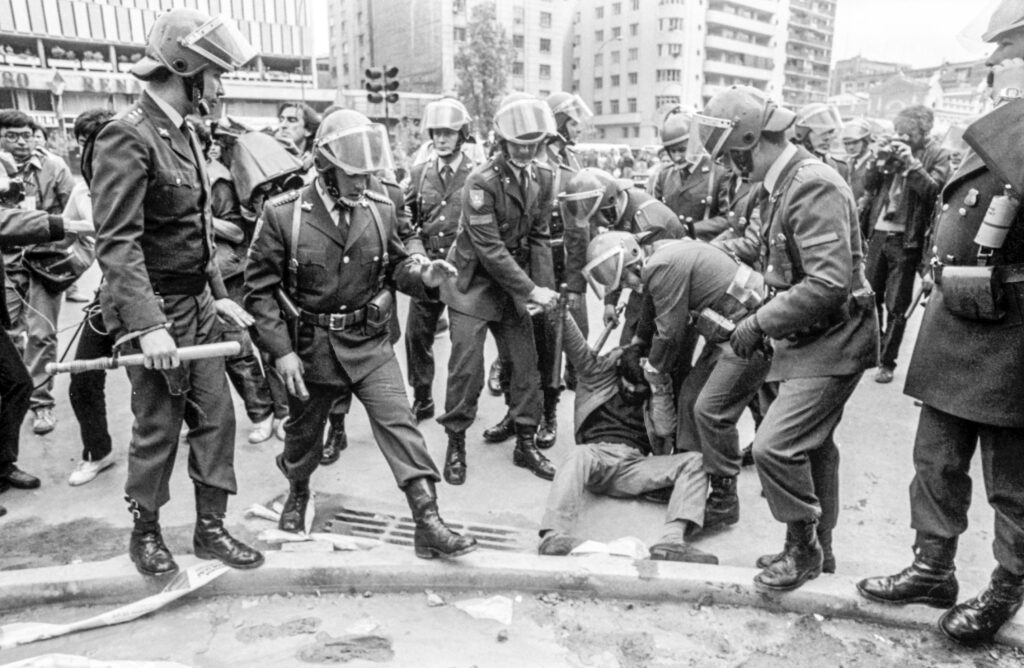 Court orders Pinochet heirs to return $16 million USD to Chilean state