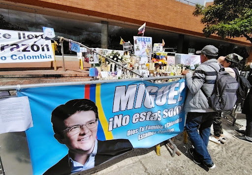 Colombian police hunt former hairdresser linked to Miguel Uribe shooting