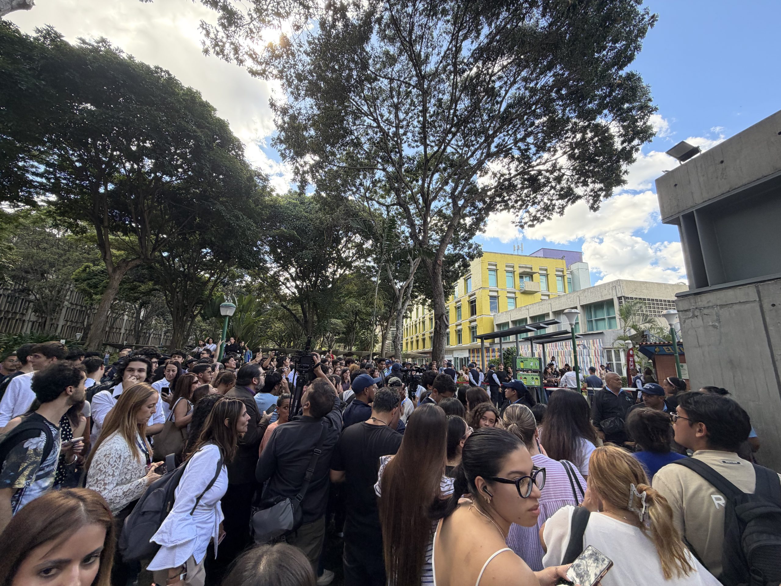 “I Don’t Want to Leave”: Young Venezuelans at María Corina Machado rally hold on to hope